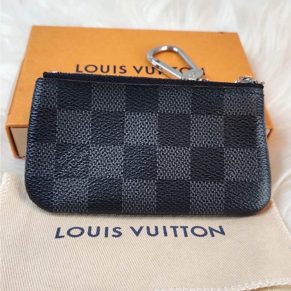 đź–¤LOUIS VUITTON DAMIER GRAPHITE KEY POUCH đź–¤ - Picture 2 of 11